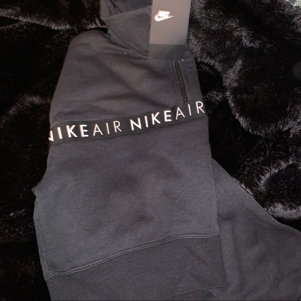 COPY - Nike Cropped Sweatshirt💫